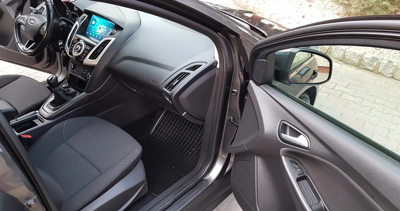Ford Focus cena 36500 przebieg: 131000, rok produkcji 2017 z Strzegom małe 742